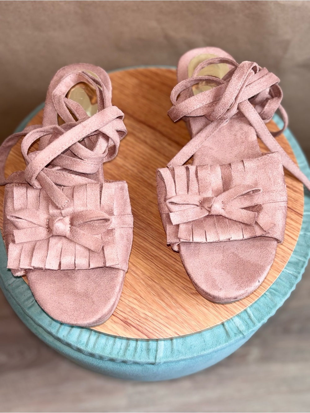 Women’s Suede Pink Fringe Bow Lace-Up Sandals. Size 8 - Picture 2 of 6